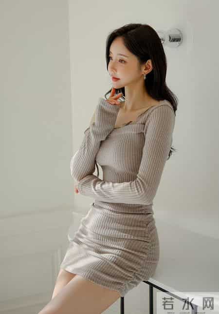 裸杏露肩轻熟裙｜是柔光里的奶茶甜柔美人