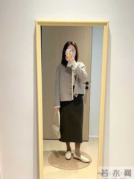 这才是中年女人该有的秋冬打扮：外套+阔腿裤半裙，优雅舒适时髦