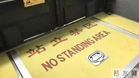 乘客在公交车站立禁区突遭对向车辆猛烈碰撞身亡！家属索赔，乘客承担次要责任