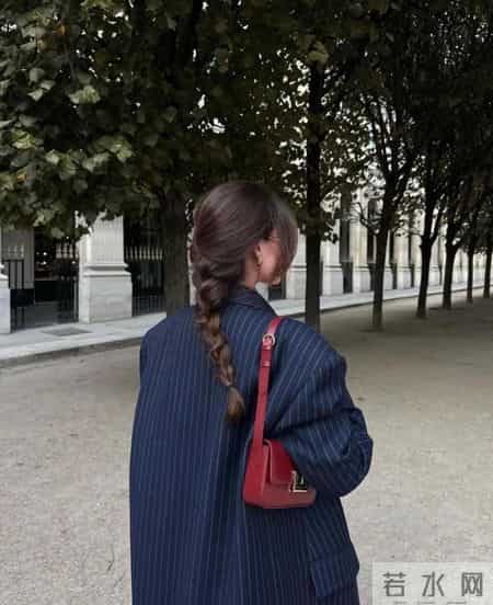 冬天把藏蓝色穿在身上，好看又显高级！