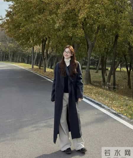 “深灰色大衣+阔腿裤”秋冬最经典搭配，干练随性有气质，太爱了