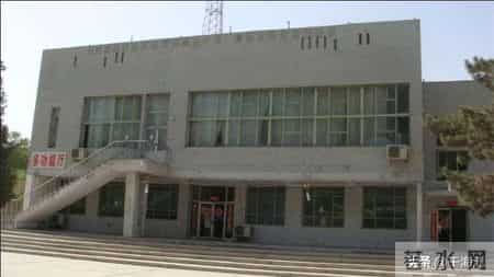 我九十年代在阿拉沟曾当过临时广播员，同事说我口播通知像念悼词