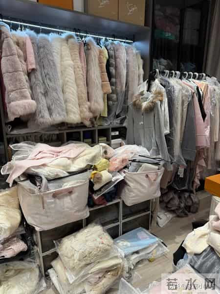 建议大家：别图便宜买“这7种”衣服，看着好看，穿上一言难尽！