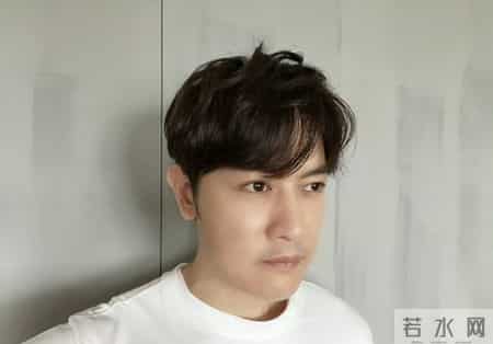 他忘不掉初恋，却爱上了两个女人，如今45岁仍未婚