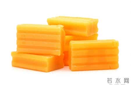 有一名女子用硫磺皂洗头，坚持半年后，头皮出现了这6个变化