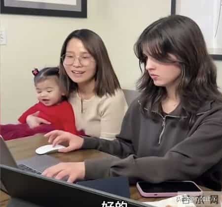 在美提前过年A妈一桌中餐,茉莉瘦一圈姥姥住半年要回国?