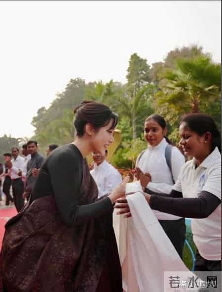 诗妮娜新造型美翻了，穿沙丽360度无死角，印度风体验卡风情万种