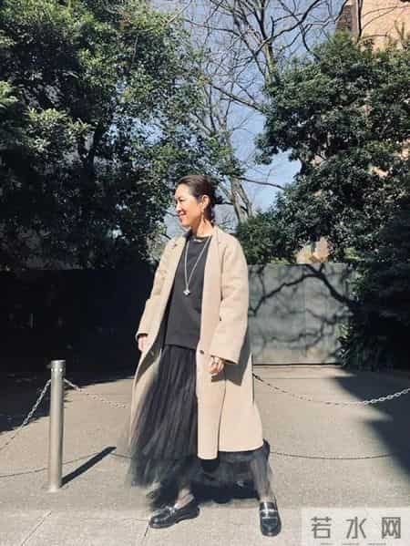 这是见过最真实的中年小个子，没有完美身形，靠简练穿搭圈粉无数