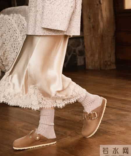 “阔腿裤+勃肯鞋”竟是冬天最流行组合，松弛又减龄