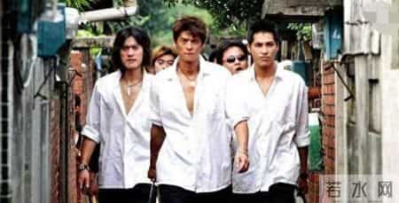 他忘不掉初恋，却爱上了两个女人，如今45岁仍未婚