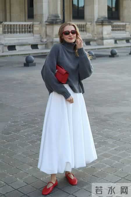 “灰色毛衣”这么穿，真的很高级！