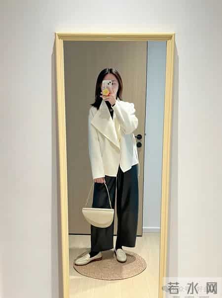 这才是中年女人该有的秋冬打扮：外套+阔腿裤半裙，优雅舒适时髦