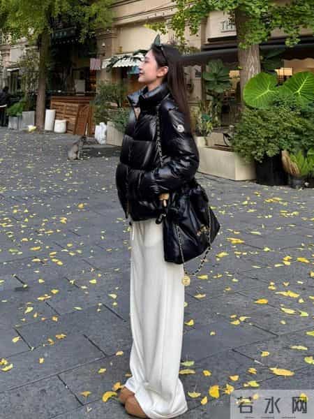 被杭州街拍惊艳！满街都是“蒙口羽绒服+Lulu瑜伽裤”，时髦显瘦