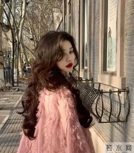 你适合“直发”还是“卷发”？关键由这3点决定，选错容易显老