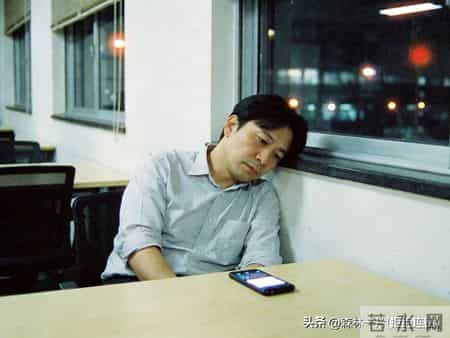 中老年男女“暖味”的信号：不越界，却总在这2个时刻主动找你