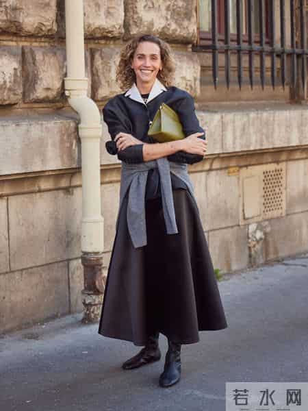 不得不说，法国女人才是最会穿的，不管是20还是80岁美的松弛优雅