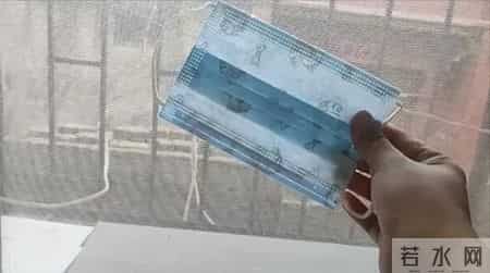 家里的窗户不论多脏多黑，只用1个口罩，不拆不卸，立马焕然一新