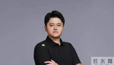 安踏95后“少帅”，开战lululemon