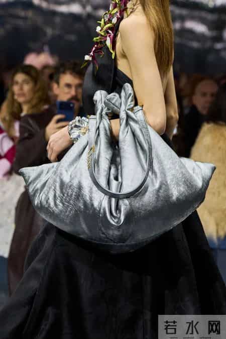 当Dior女孩不再只是“美”