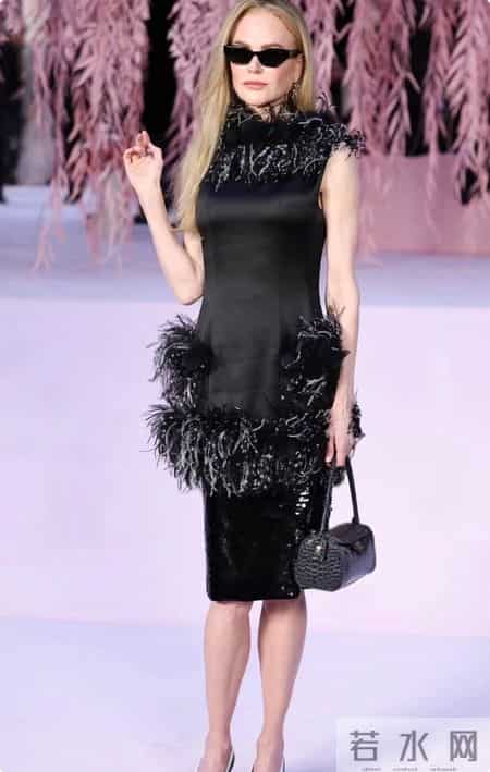 巴黎这一夜，周迅惊艳亮相，刘雯脸部瘦脱相，金高银松弛感拉满