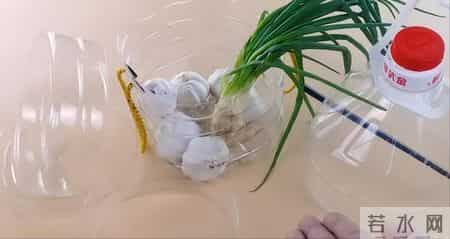 大油桶别扔了，剪一刀放在卫生间，全家人都要抢着用，太棒了！