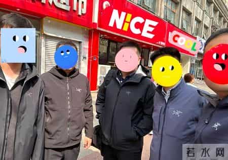 看中国大叔，再看法国大叔，我懂了：年纪大要少穿羽绒服、冲锋衣