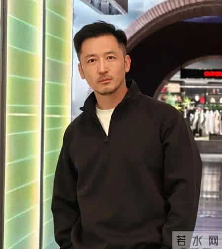 男人老了，不建议剪寸头、留长发，太“油”！换成这些更显年轻