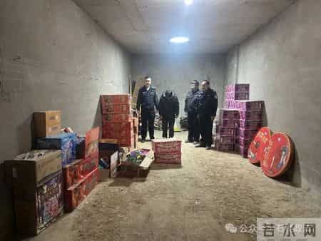 寒冬深夜 利剑出鞘 派出所严查非法储存烟花爆竹保平安