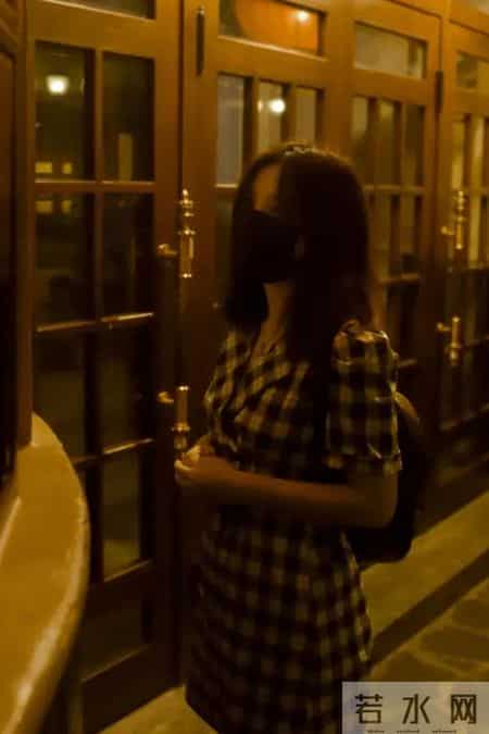 22岁艺术生男扮女装，体验女性的一天