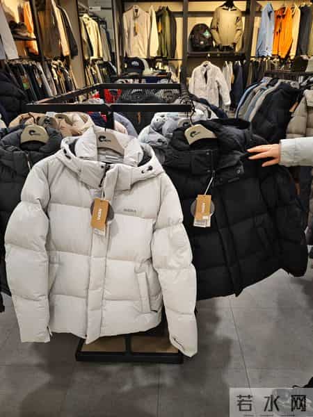 不吹不黑，韩国羽绒服“四大天王”，确实比波司登、大鹅性价比高
