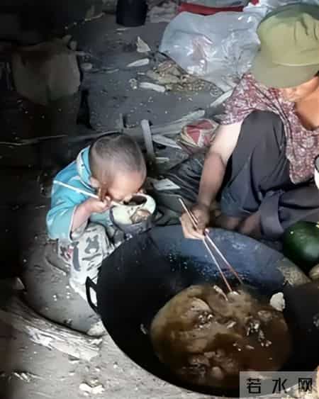 04年，父亲把双胞胎女儿送人，20年后疯狂寻找，只想知道过得如何