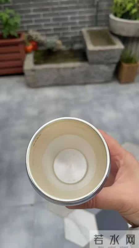 价格暴涨！女子3年前买钻戒送的赠品，如今“身价”比钻戒还高，你家可能也有