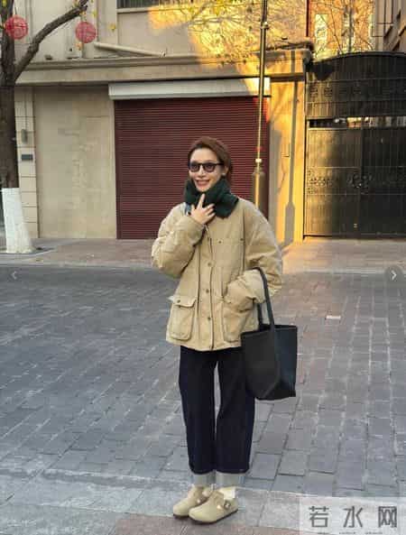 再次重申：羽绒服下面尽量少穿运动鞋，学成都太古里这样穿温暖又高级