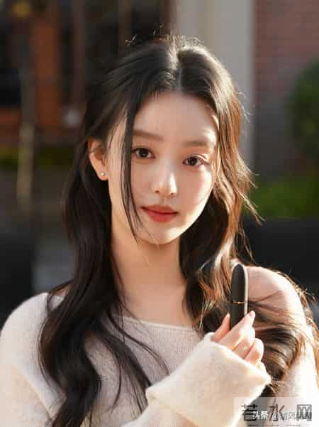 女人过了50岁，异性还会靠近，无非是这3个目的