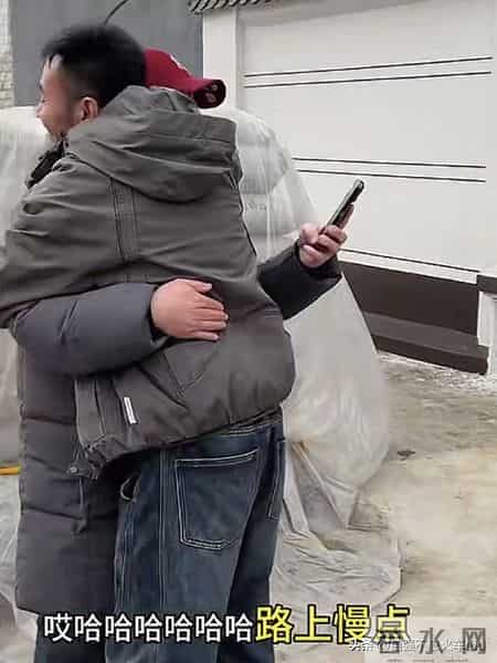 天啊！厉怀远这个举动，网友们隔着屏幕都能感觉到他满满的情感。