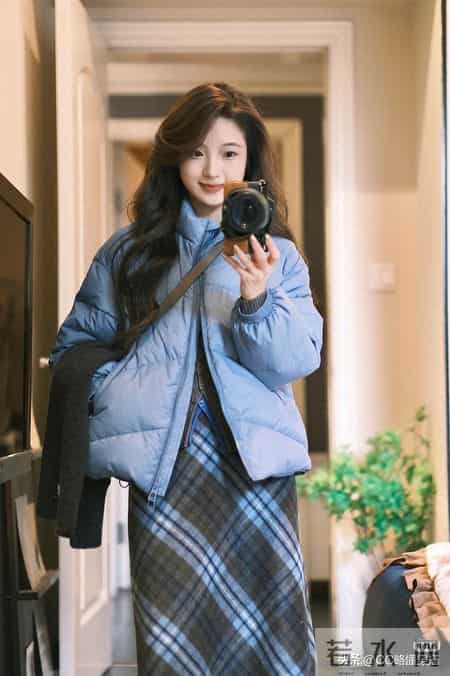羽绒+格子裙，超时髦韩系减龄