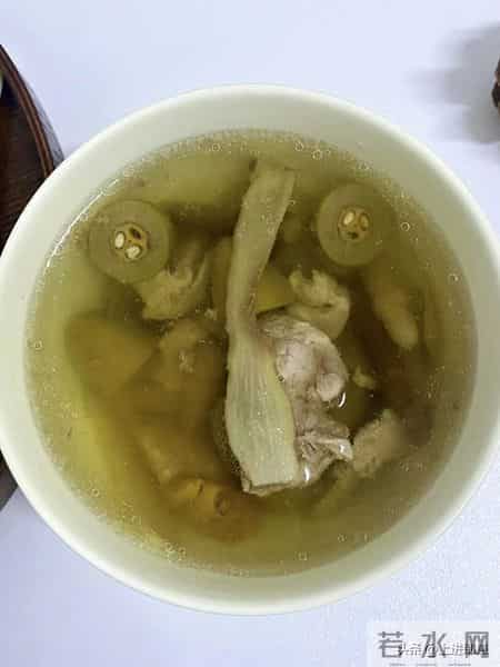 对肺非常好的一碗汤，冬天干燥不妨多给孩子喝，滋阴润肺