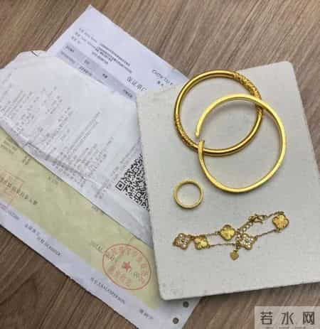 金店老板要愁哭了！现在买金都盯金条金豆子，首饰根本卖不动