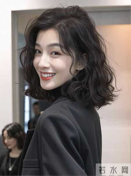 2026年最火“慵懒羊毛卷”！显脸小还减龄，手残党也能轻松打理