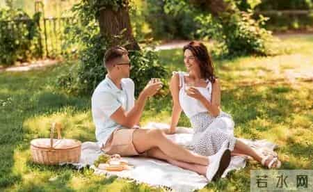 女人发出这6个信号，多半是暗示发生暧昧关系