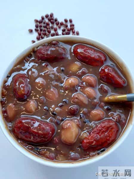 明日腊八，再忙也要记得吃3菜1粥，为家人祈福，平安顺遂过寒冬！