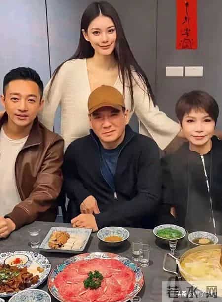 筱梅妈妈出镜，厨房忙着给孩子做菜，汪小菲二婚比头婚跟幸福