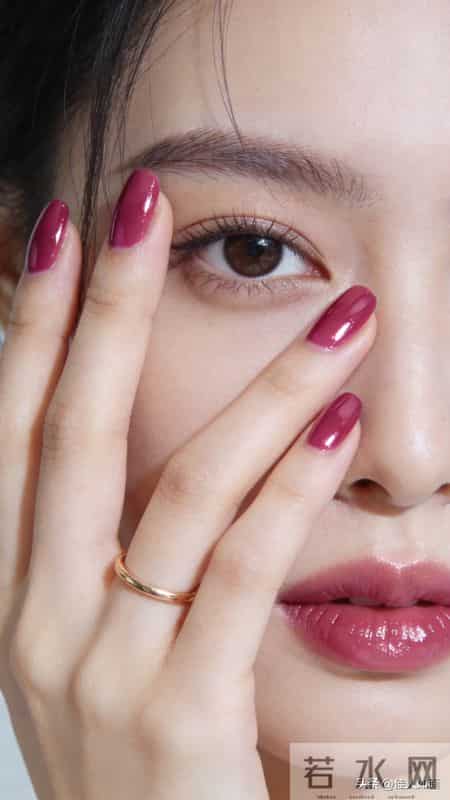 清透妆造+金戒指，这是不是你想要的纯欲感？