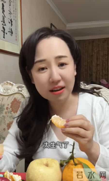 关凌新买的衣服被老公当成垃圾扔了，两人吵架后，她给老公的微信备注意外抢镜