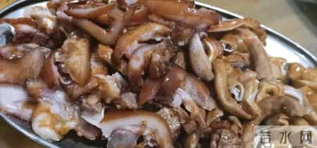 广东恩平，一家开在田野的大排档，每天满座，食客开300公里车来吃，碌鹅不预订吃不到