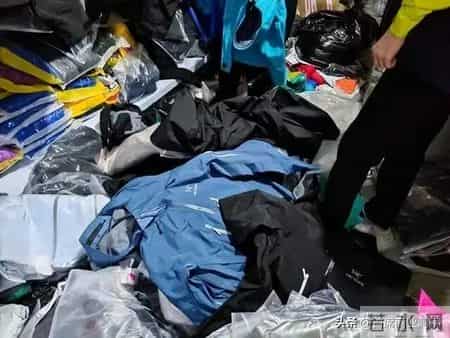 4377亿市场洗牌！又一户外巨头跌落神坛被抛弃了？中产：新欢来了