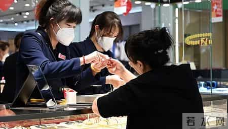 多品牌金价直逼1600元！黄金涨超1%，现货白银大幅反弹涨超5%