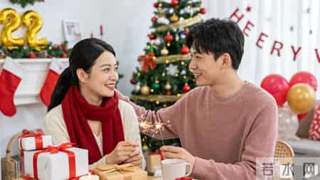 妻子和男闺蜜一起跨年，发朋友圈说“有你真好”，屏蔽我被我抓包