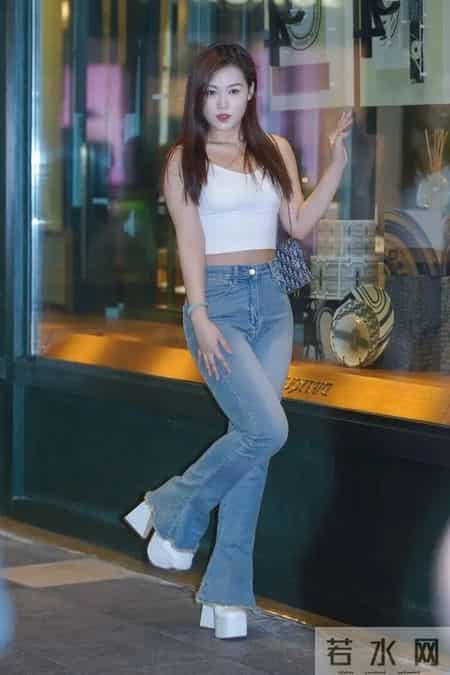 都市女生的穿搭魔法：简单几件衣服，轻轻松松赢很大