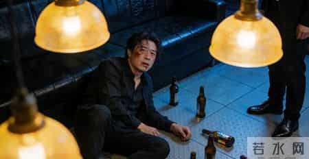 我去4S店提车，销售却说：先生，您弟弟刚也提了辆58万的车记在您名下，请一并结算。我笑着拨通了我弟电话：你不是在国外留学8年了吗？